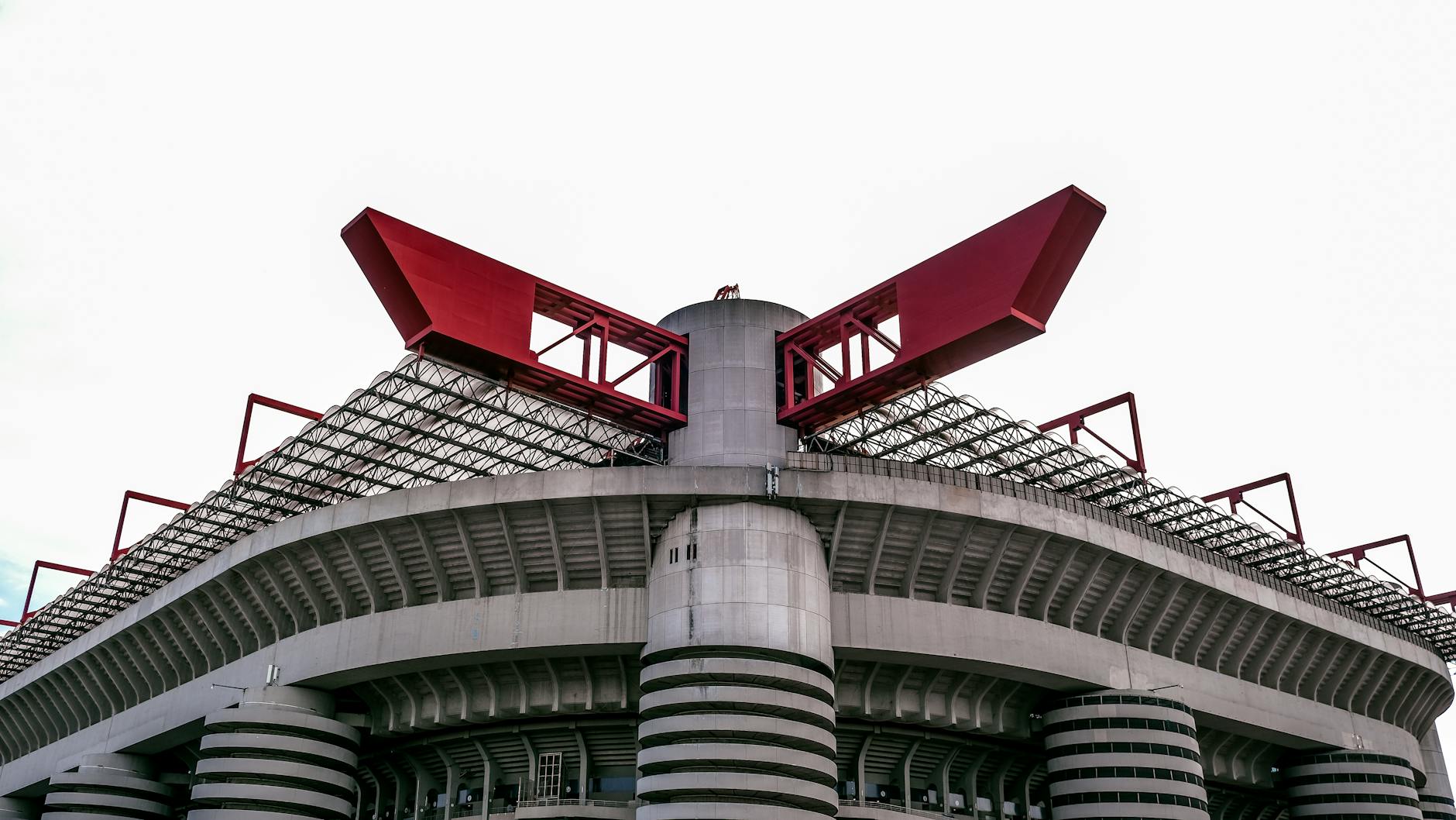 Milan x Udinese: Rossoneri em alta pressiona vice-líder, mas friúra histórica preocupa