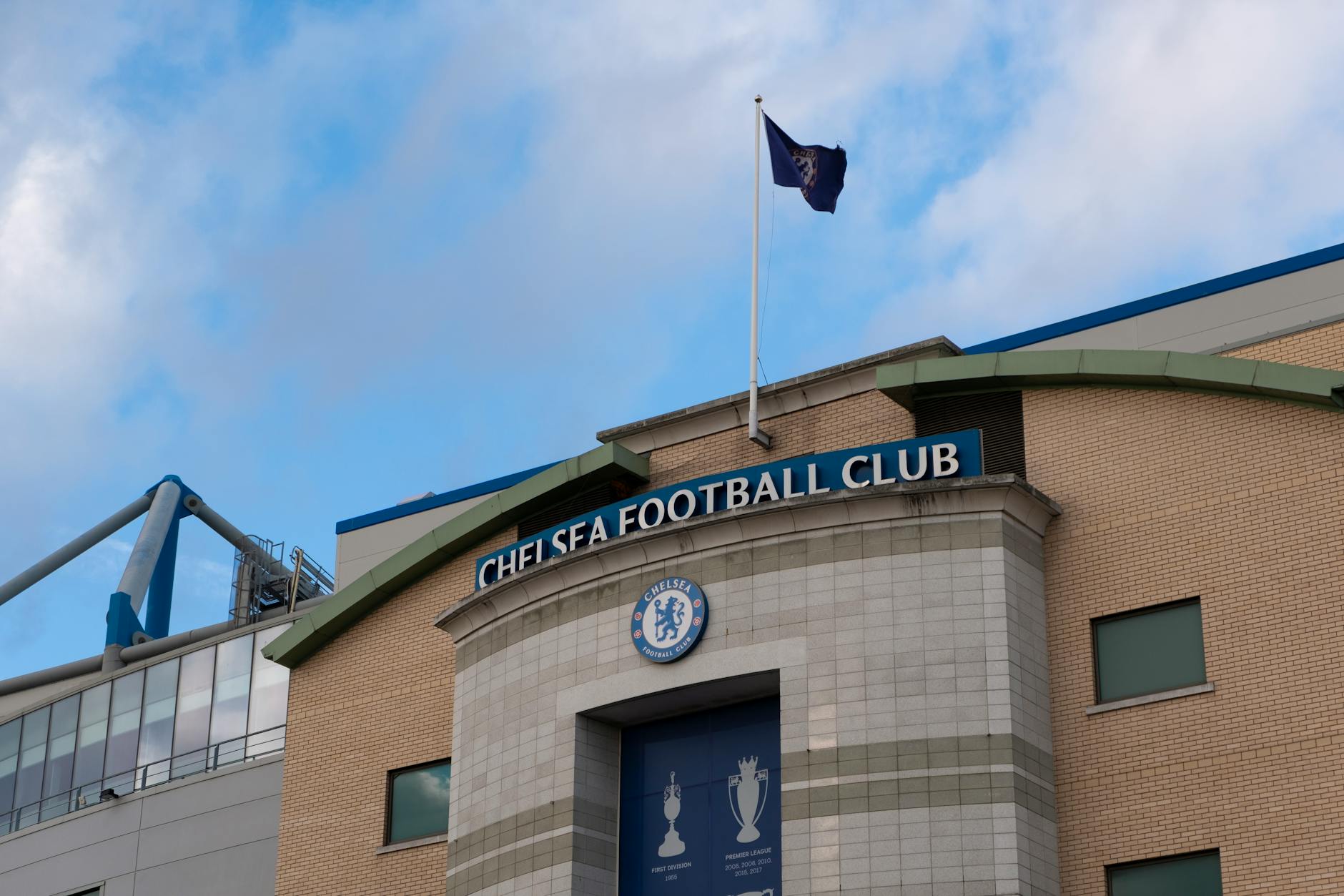 Chelsea x Manchester United: crise azul, pressão por vaga e um clássico que pode redesenhar a Premier League