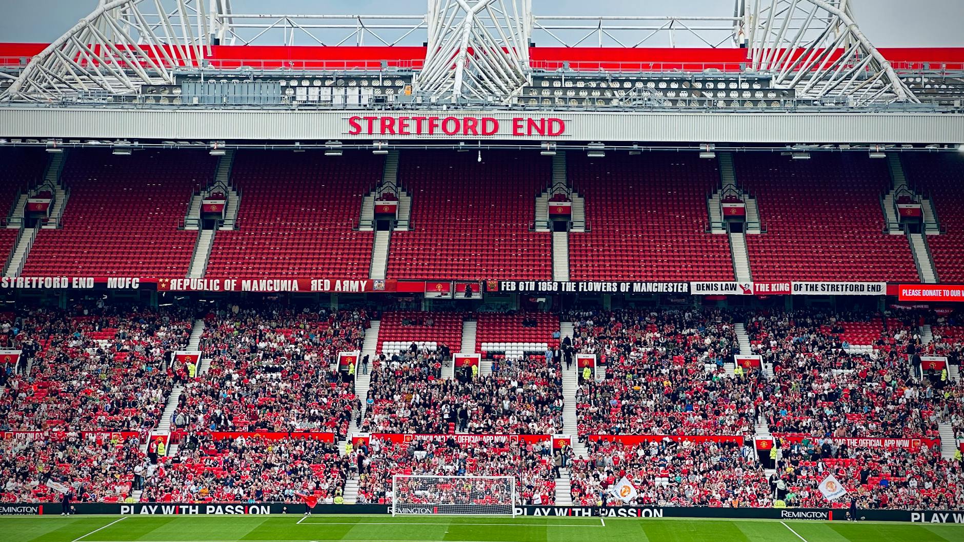 Manchester United x Leeds: A pressão da briga pelo topo contra o desespero da zona de degola